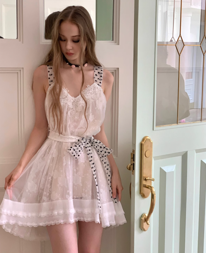 [Pre-sale] Black Pearl in Lace Dress
