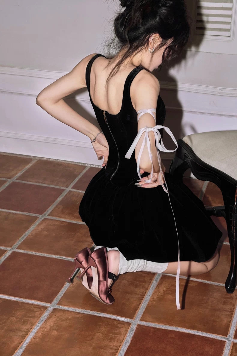 [Pre-sale] Black Swan Holiday Puff Dress